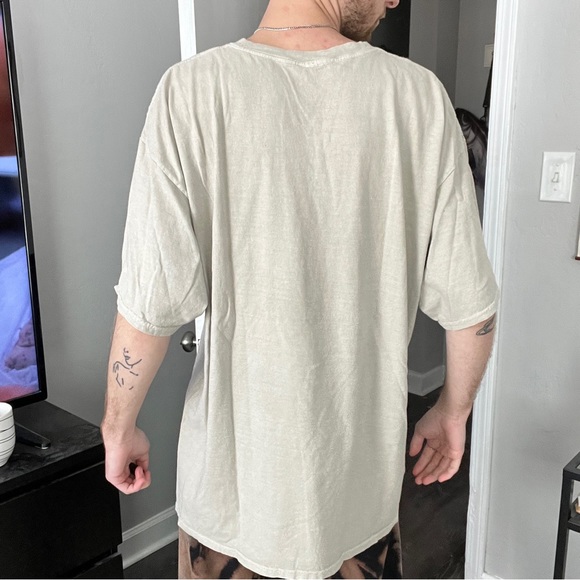 Christina Aguilera UO EXCLUSIVE GRAPHIC TEE - Picture 5 of 5